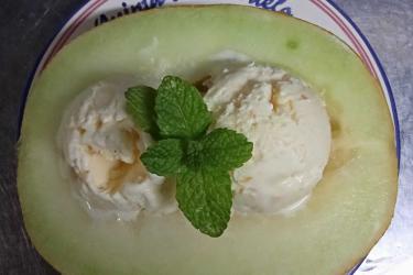 Melon with ice cream