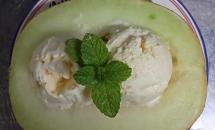 Melon with ice cream